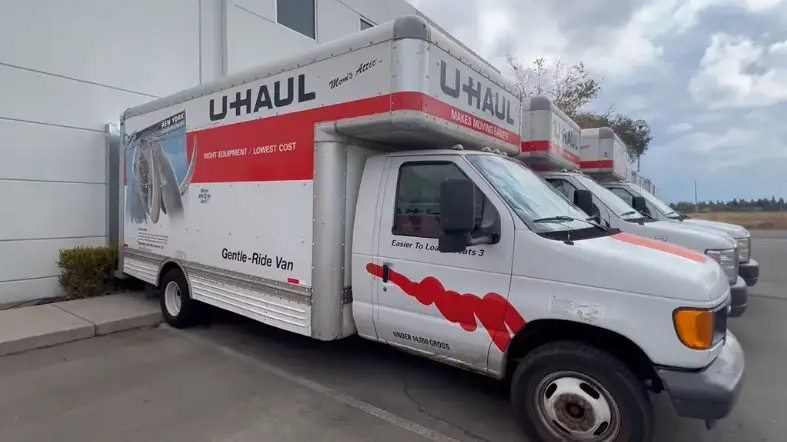 17-Foot U-Haul Truck For Rental