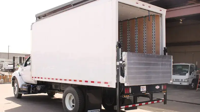 Box Truck with Lift Gate Rental