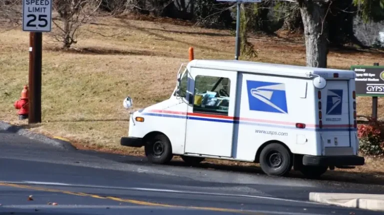 Does Usps Deliver To Door Or Mailbox