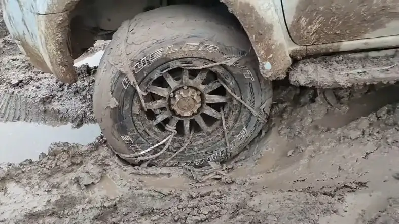 How To Get Out Of Mud Without Winch