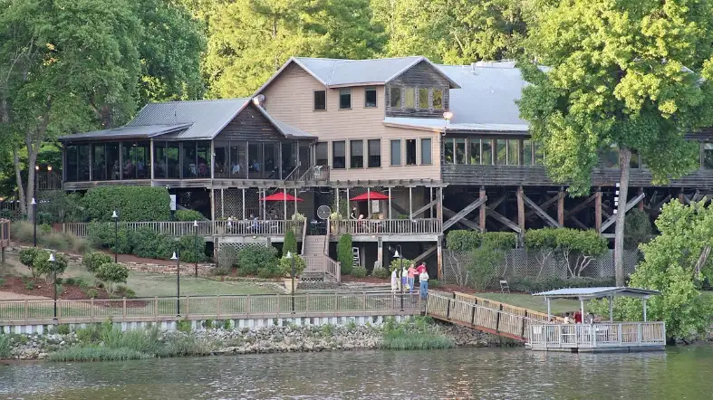 Tuscaloosa restaurants on the river