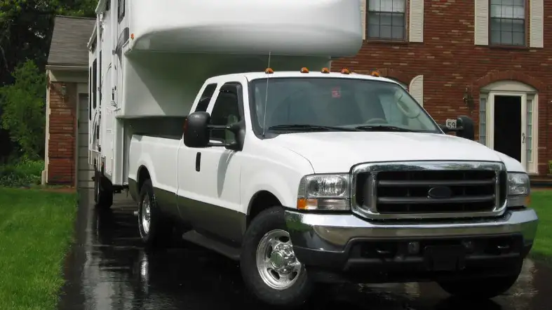 Types Of 5th Wheel Hitches Available For Rental Trucks