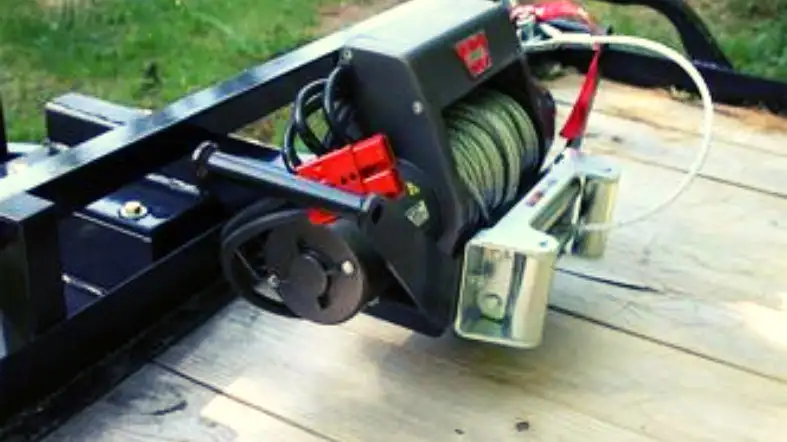 What To Keep In Mind When Using A Winch On Your Trailer