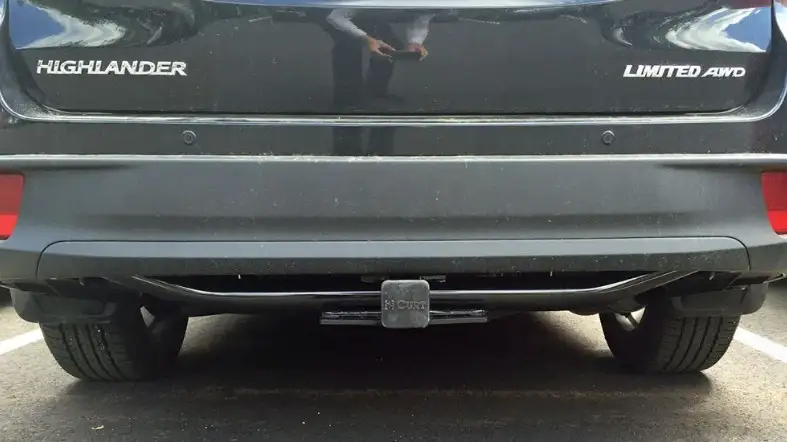 What are the benefits of putting a hitch on a Toyota Highlander