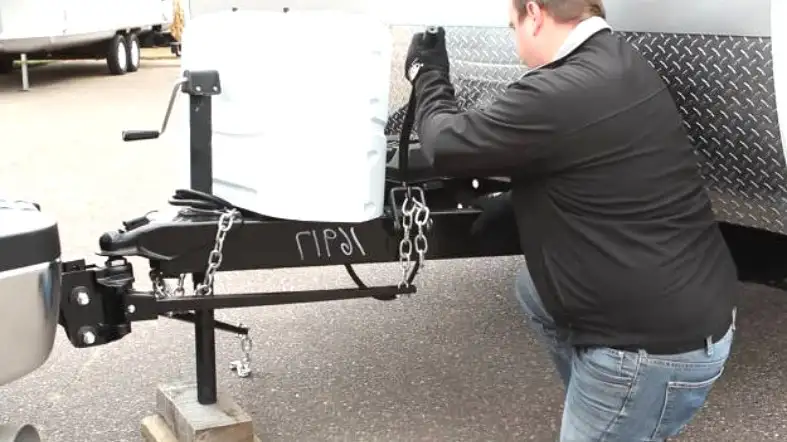 What steps should you take to safely and effectively adjust your weight distribution hitch