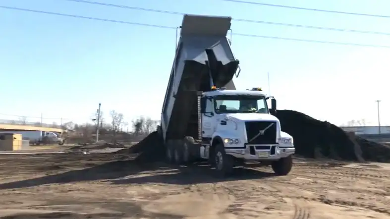 Why You Should Rent A 5 Yard Dump Truck